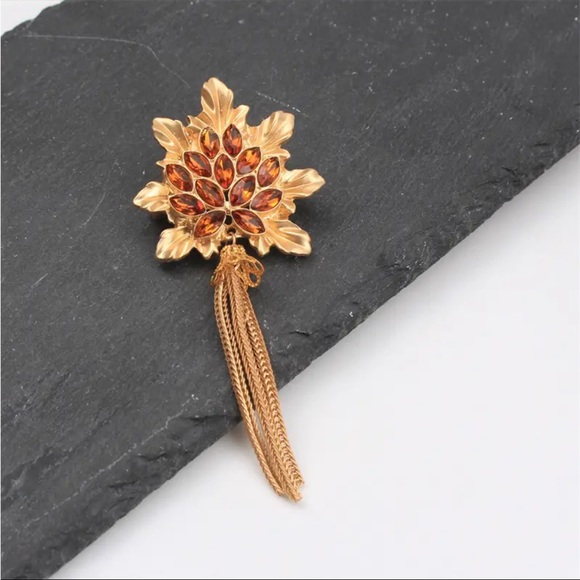 Brooch- Maple leaf with luxury gold tone fringe, NIP, 1.6x3.8, brooch& necklace - Picture 4 of 6